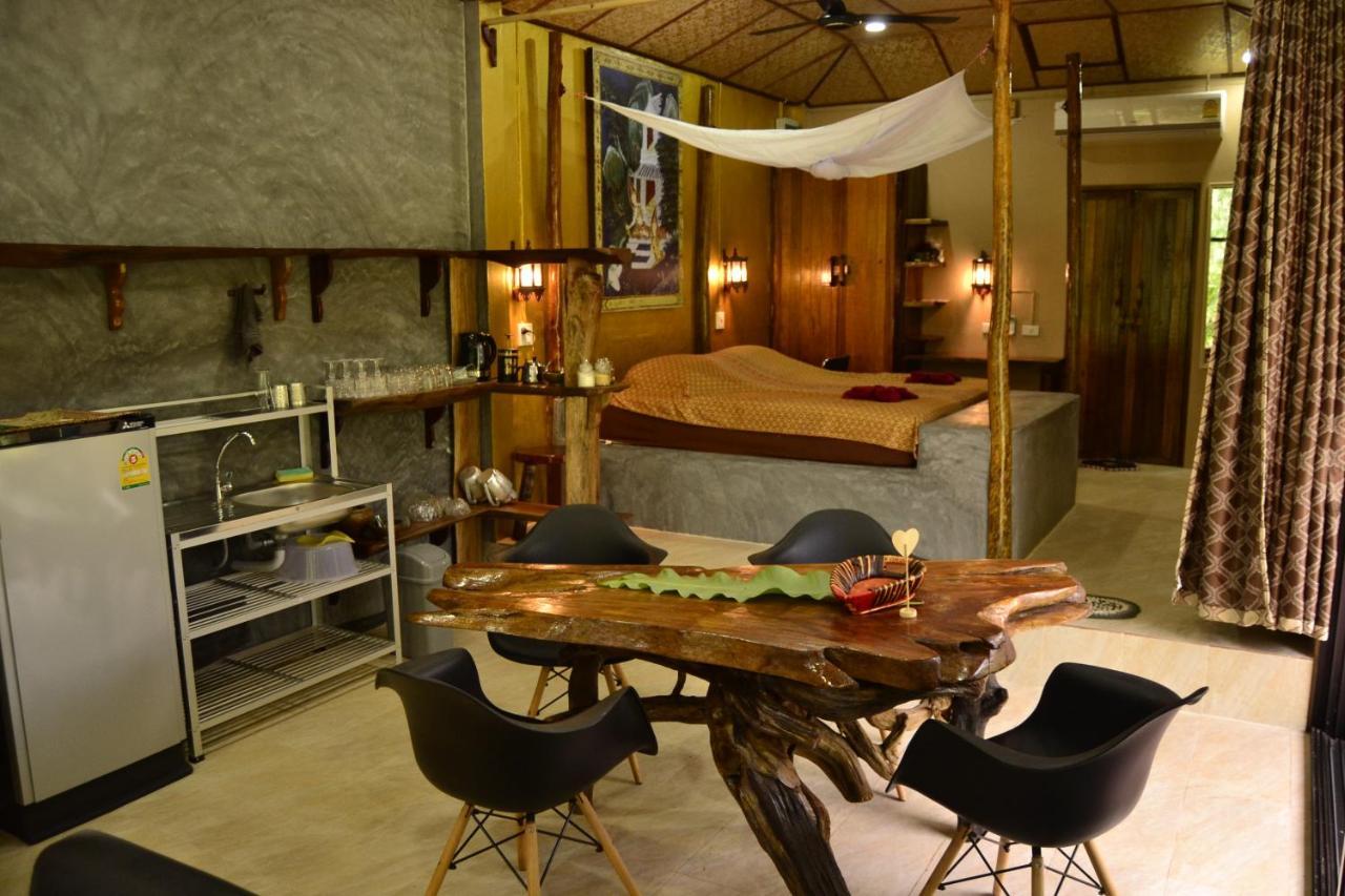 Eco-Logic, Resort For Charity Phato Kültér fotó
