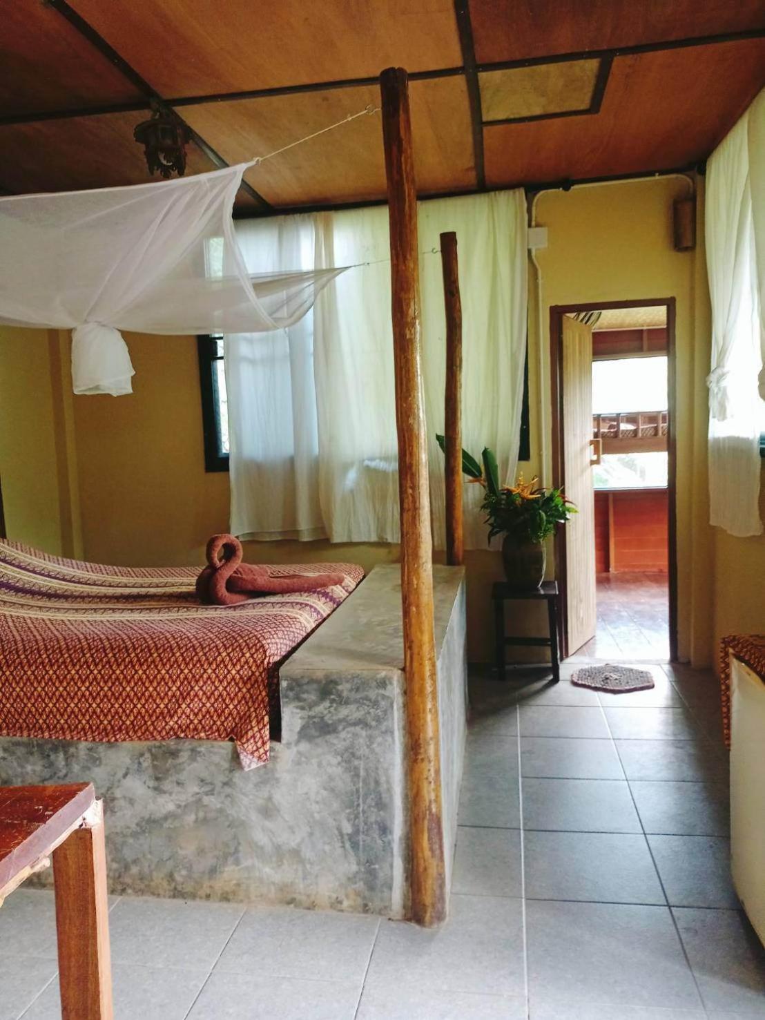 Eco-Logic, Resort For Charity Phato Kültér fotó